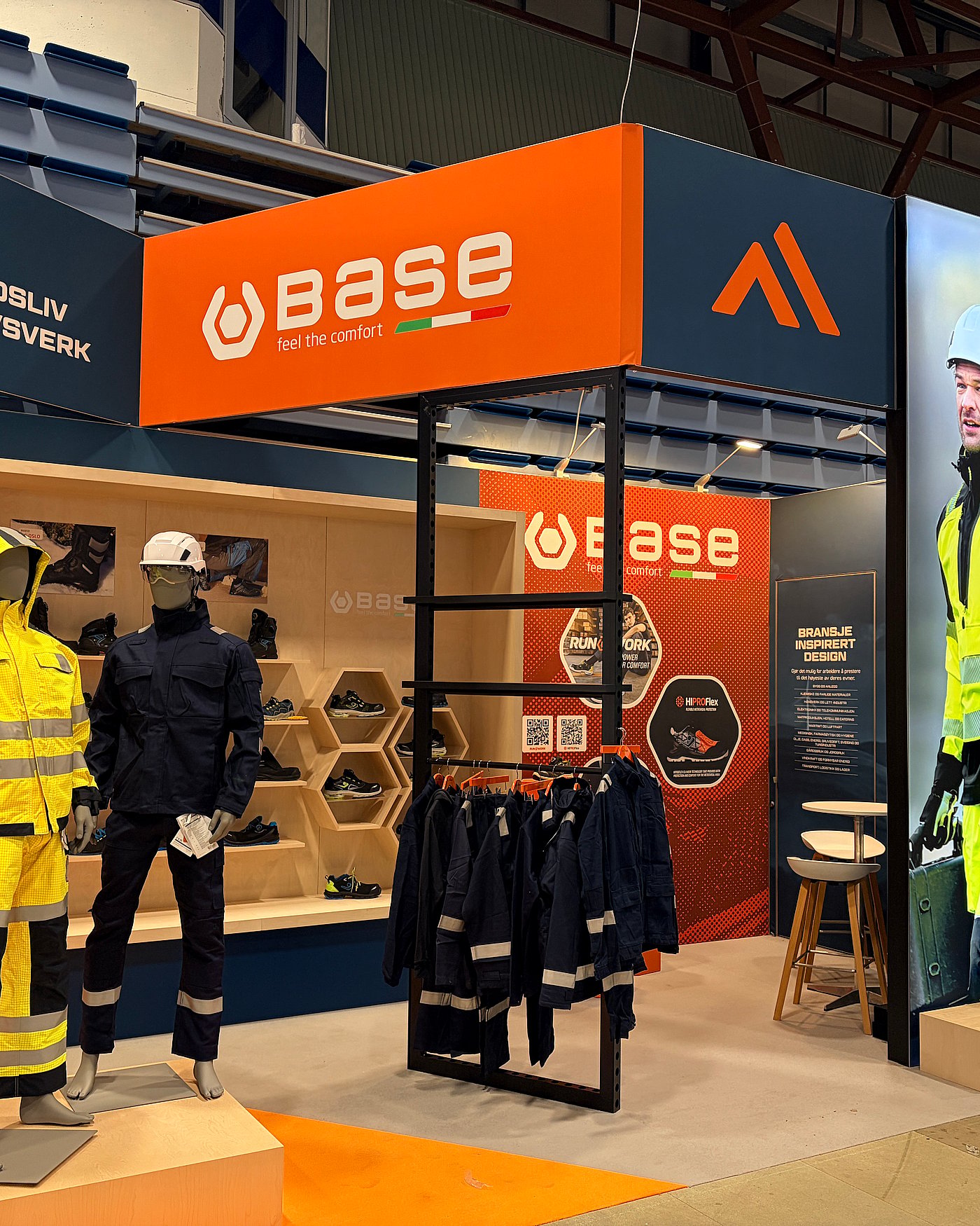 base-portwest-stand.jpg